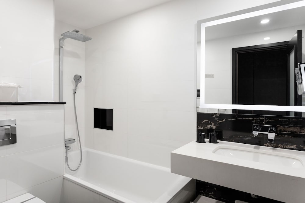 Montcalm Royal London House, Autograph Collection 15