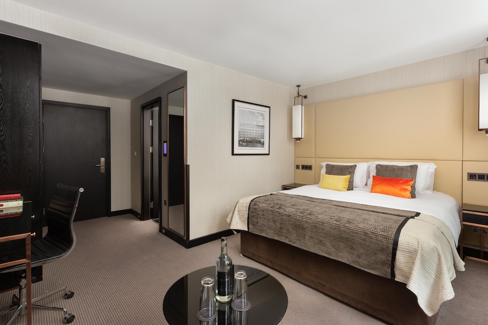 Montcalm Royal London House, Autograph Collection 8