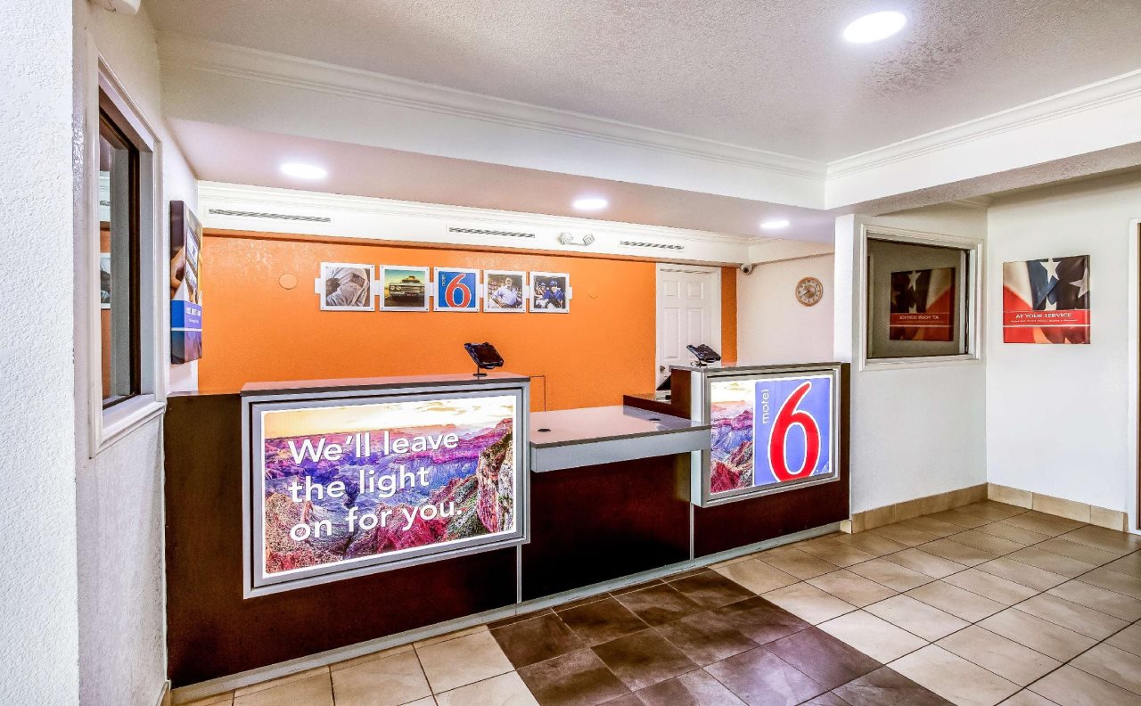 Travelodge London Raynes Park 17