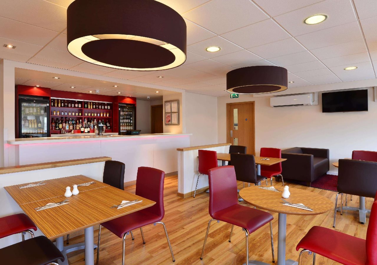 Travelodge London Raynes Park 20