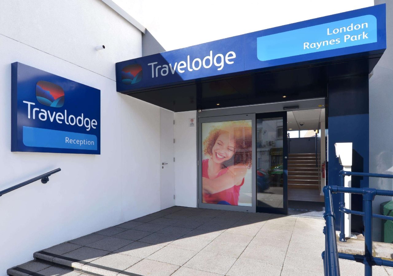 Travelodge London Raynes Park 23