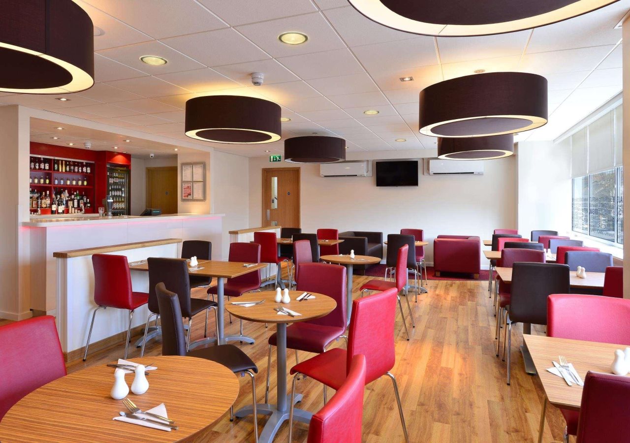 Travelodge London Raynes Park 8