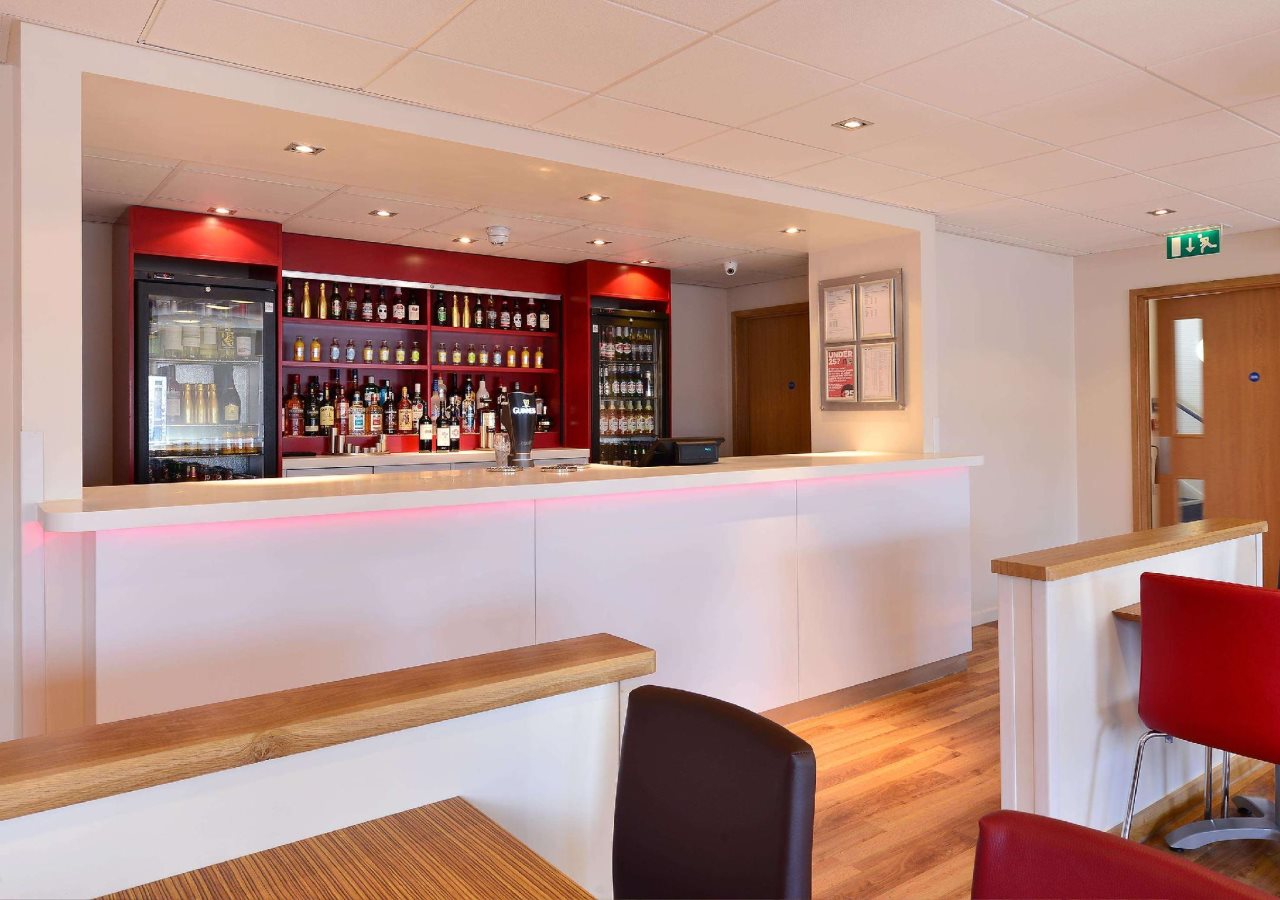 Travelodge London Raynes Park 9