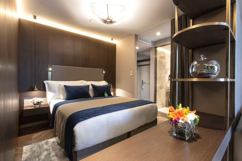 Noble22 Suites 9
