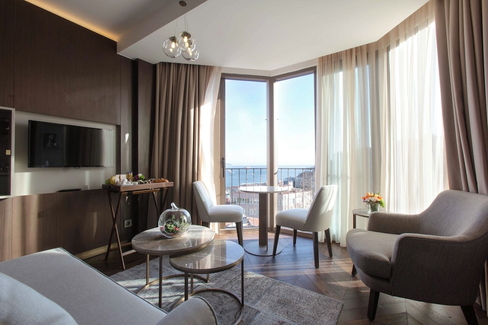 Noble22 Suites 1