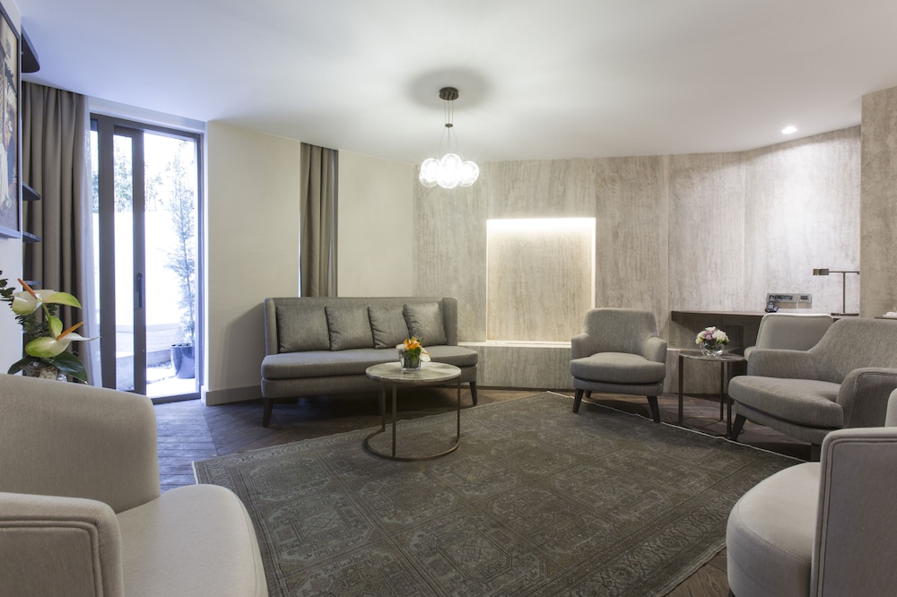 Noble22 Suites 17