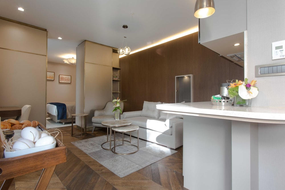 Noble22 Suites 23