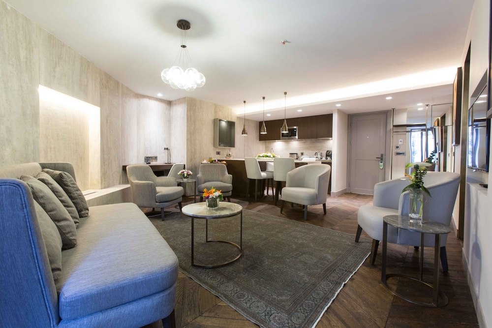 Noble22 Suites 16