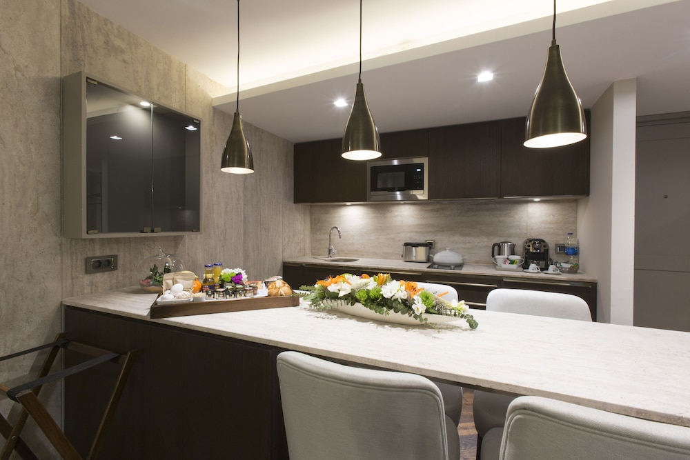 Noble22 Suites 12