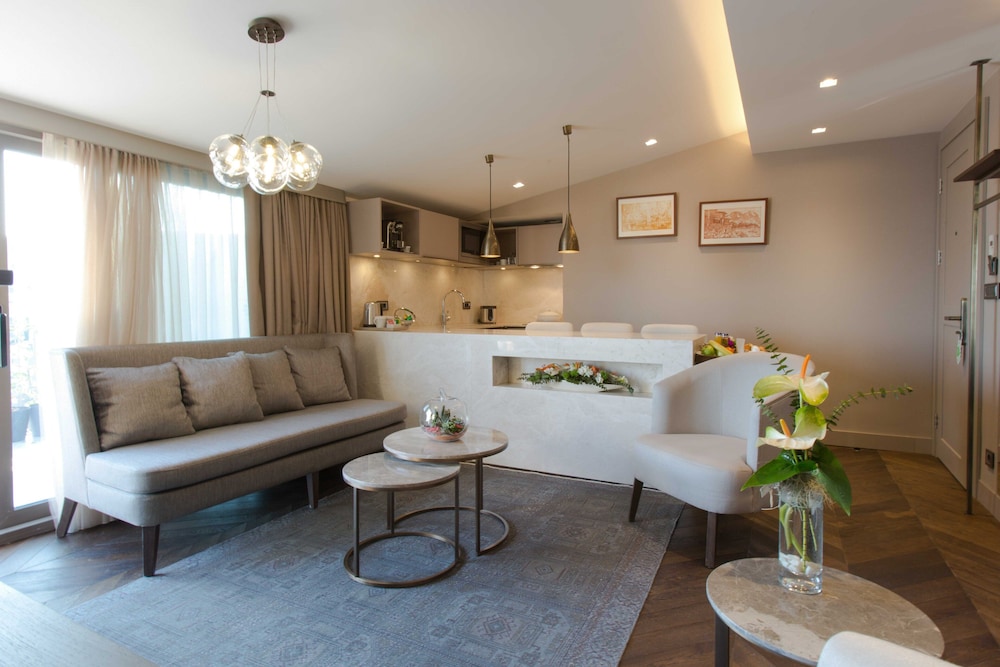 Noble22 Suites 13