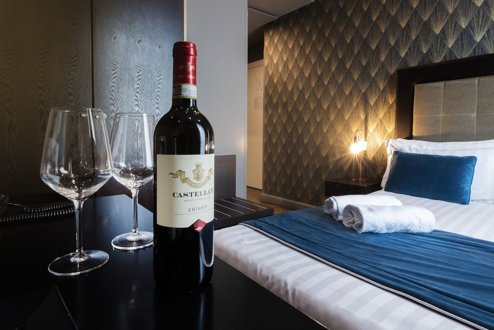 Hotel 87 Eighty-seven 24
