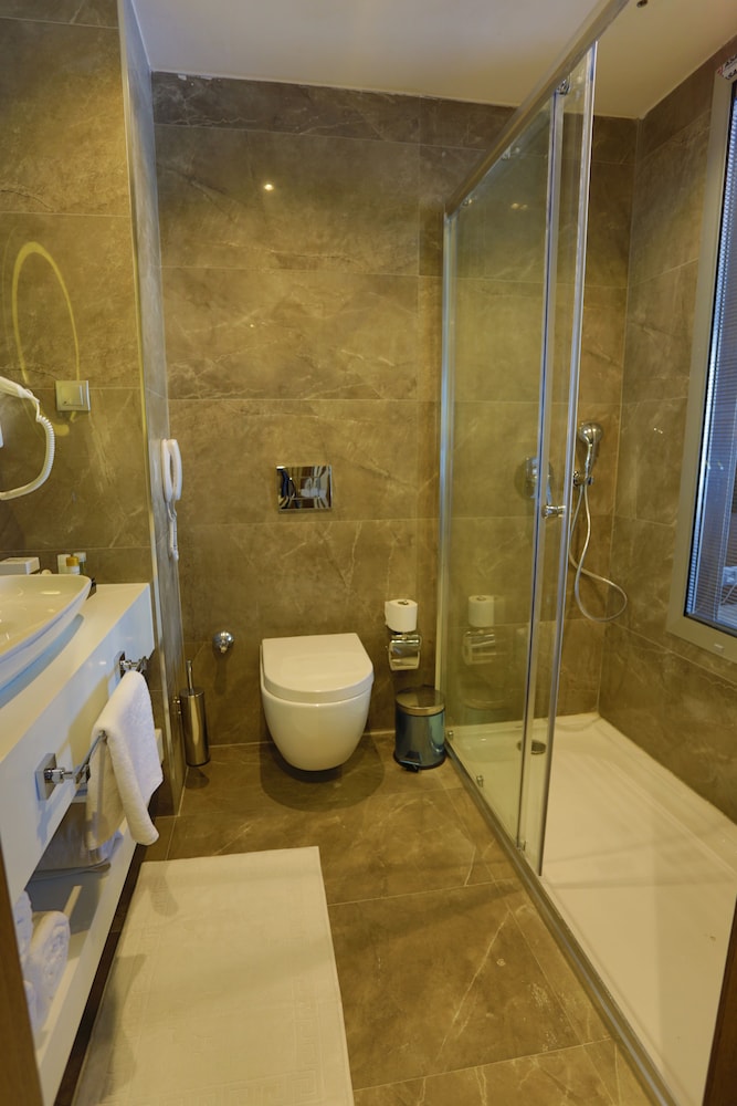 B Business Hotel & Spa 16