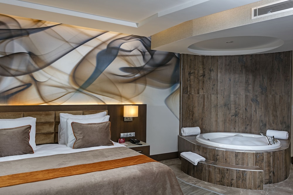 B Business Hotel & Spa 13