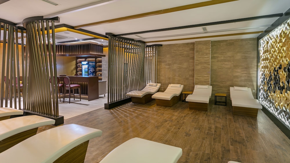 B Business Hotel & Spa 21