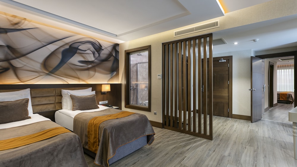 B Business Hotel & Spa 11
