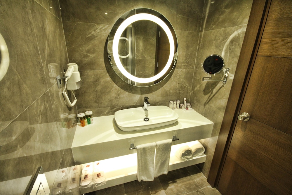 B Business Hotel & Spa 17
