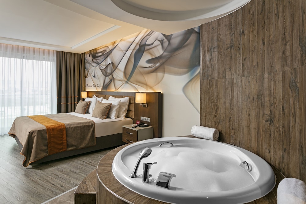 B Business Hotel & Spa 18