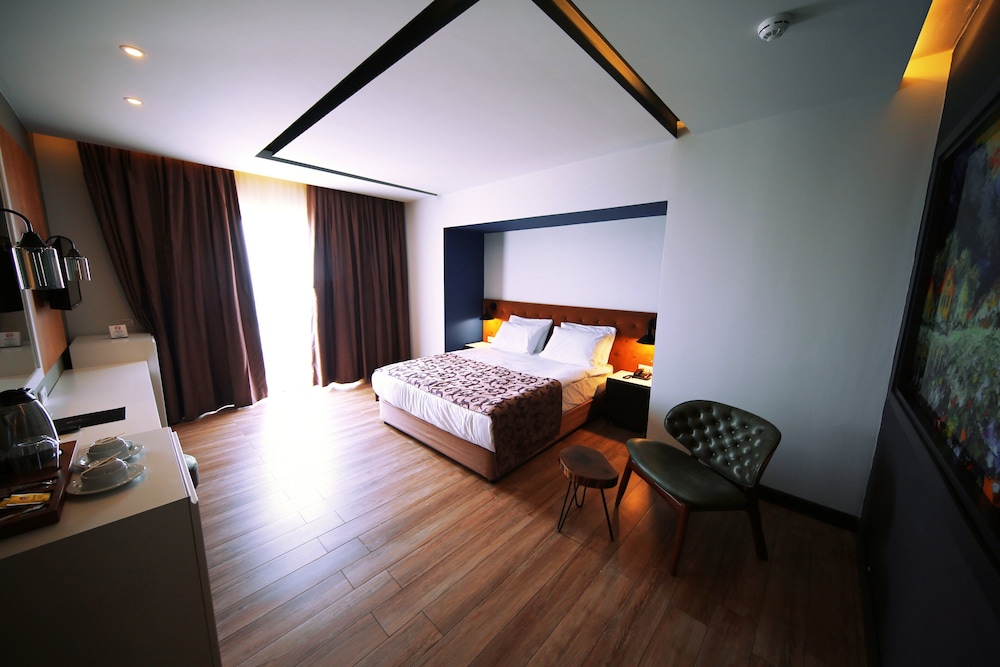 Sey Beach Hotel & Spa 9