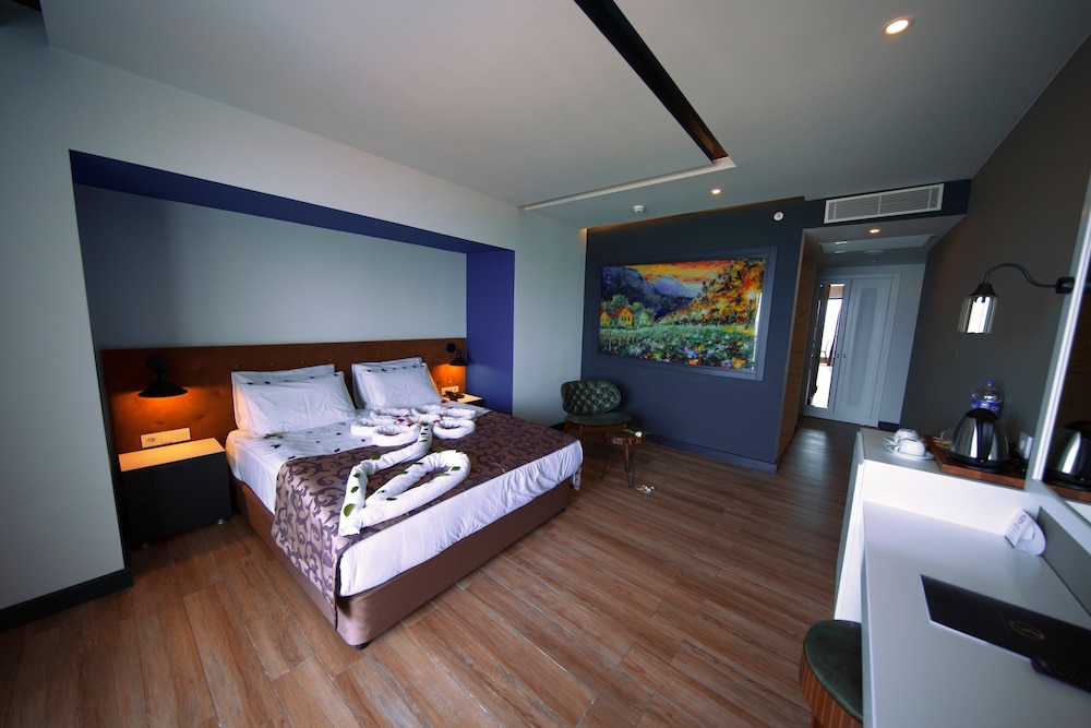 Sey Beach Hotel & Spa 11