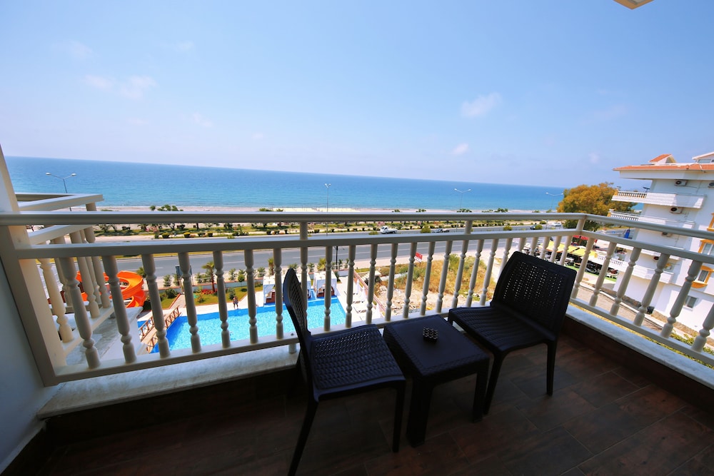 Sey Beach Hotel & Spa 23