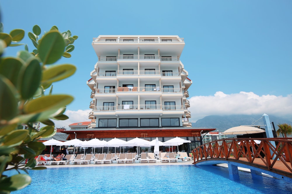 Sey Beach Hotel & Spa 1