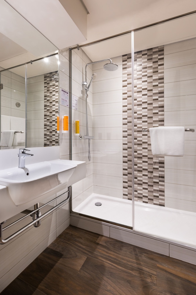 Premier Inn Dubai Ibn Battuta Mall Hotel 24