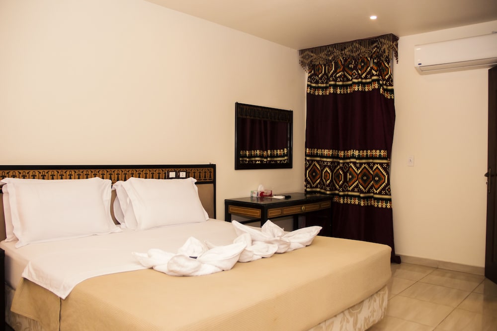 Great Pyramid Inn 21