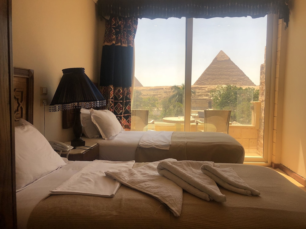Great Pyramid Inn 18