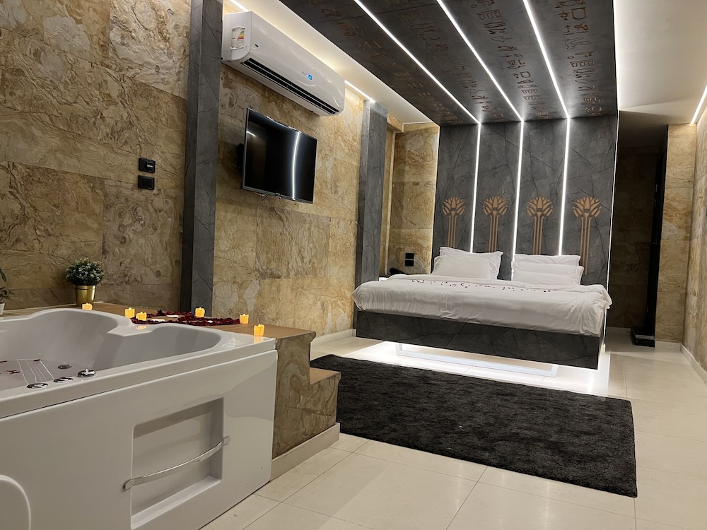Great Pyramid Inn 24