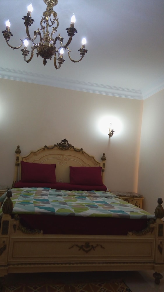 Pyramids Power Inn 9