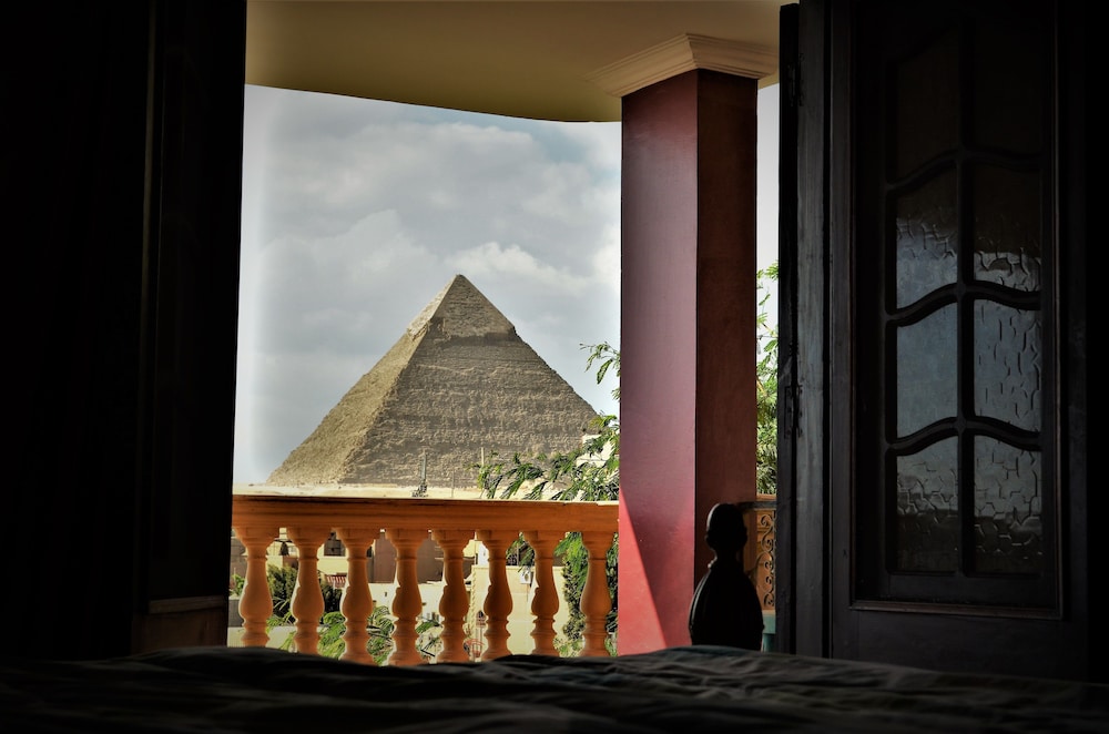 Pyramids Power Inn 24