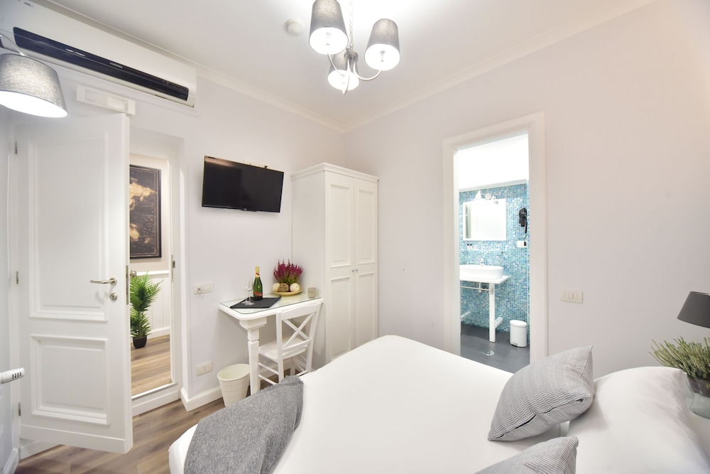 The Rome Suite 14