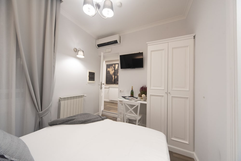 The Rome Suite 15