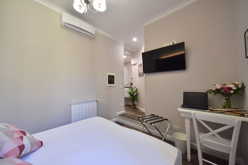 The Rome Suite 21