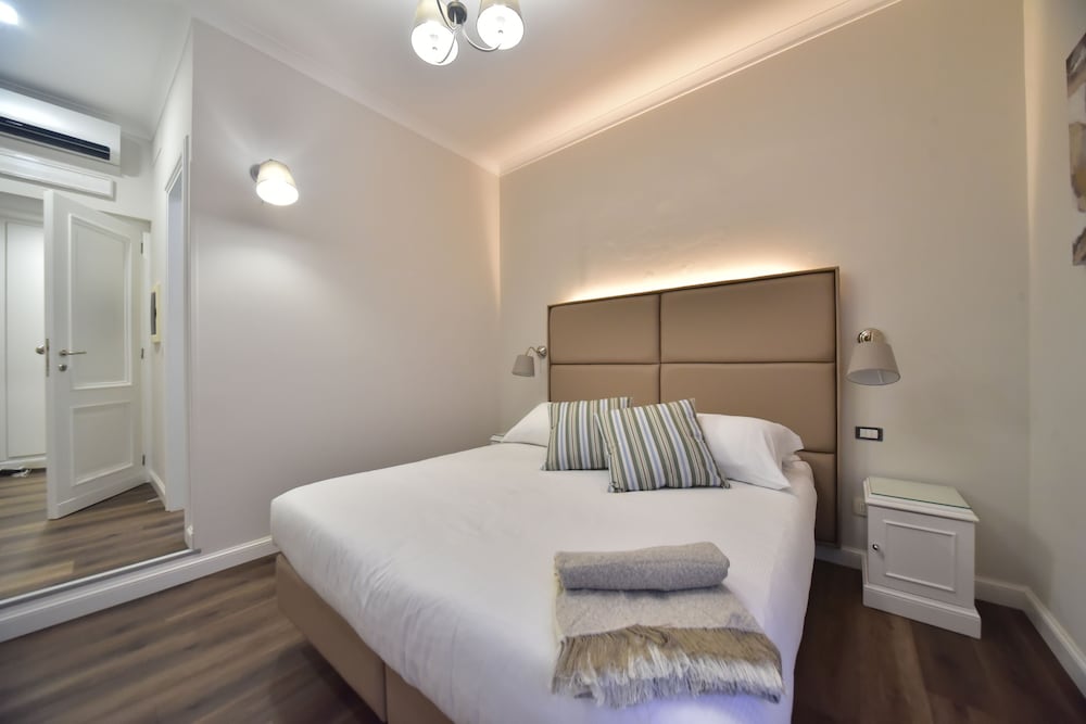 The Rome Suite 7