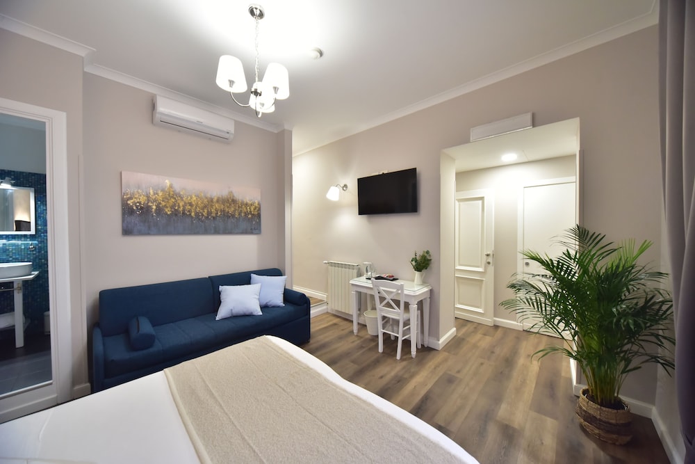 The Rome Suite 12
