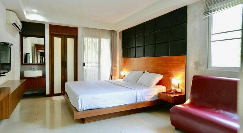 The Bangkok Cha Cha Suite 24