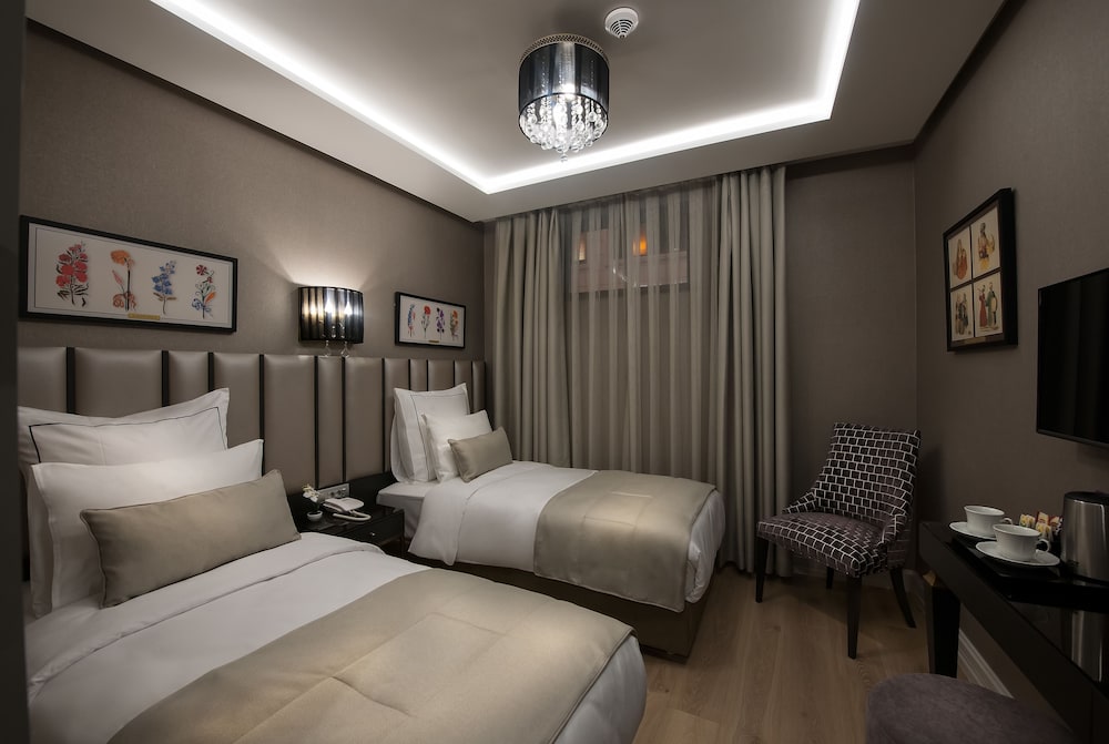 Le Petit Palace Hotel 10