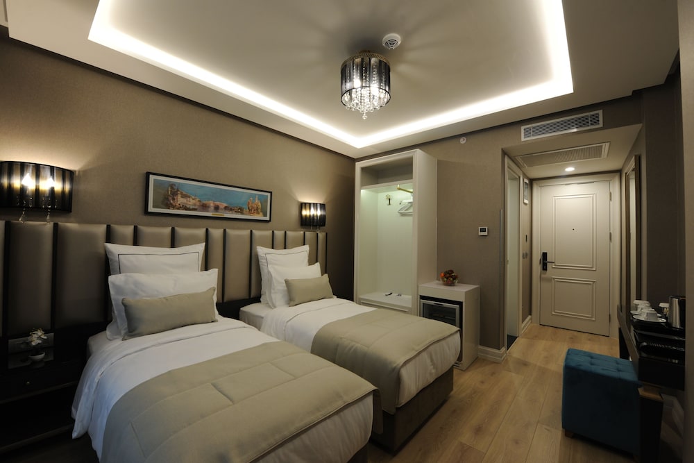 Le Petit Palace Hotel 7