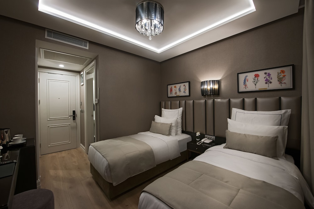Le Petit Palace Hotel 8