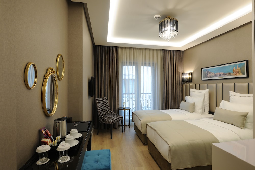 Le Petit Palace Hotel 9