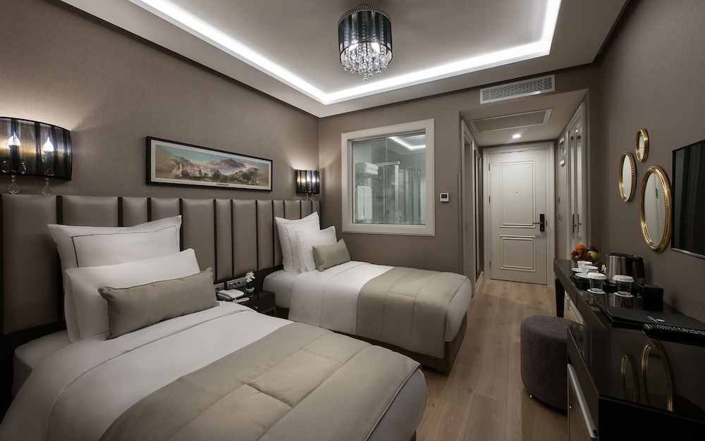 Le Petit Palace Hotel 12