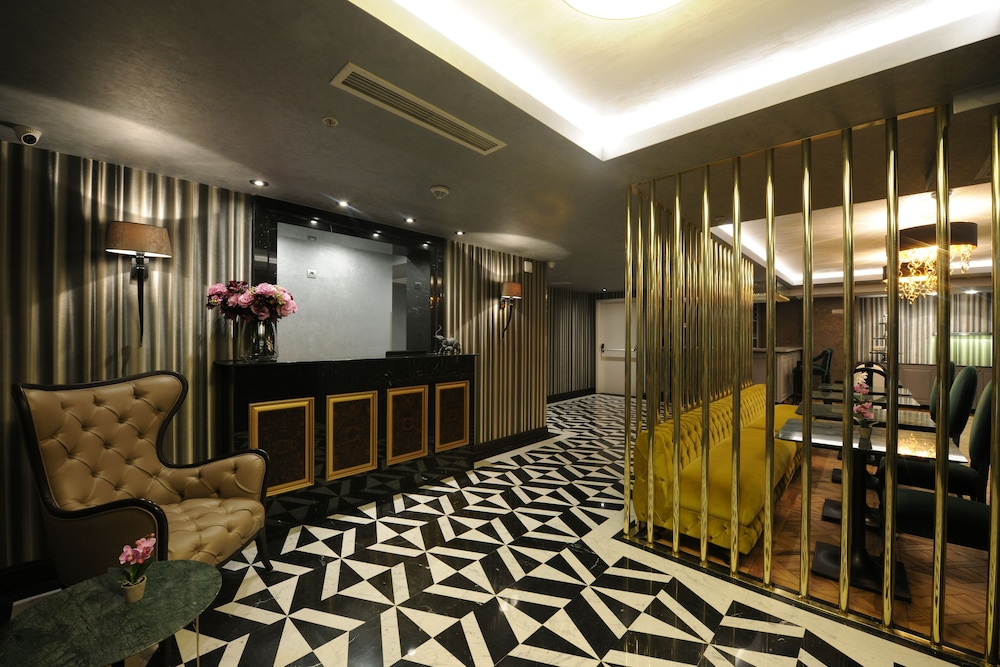 Le Petit Palace Hotel 4