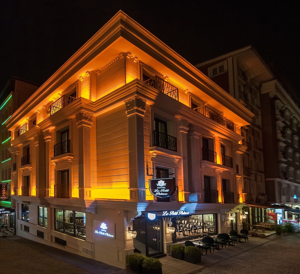 Le Petit Palace Hotel 1