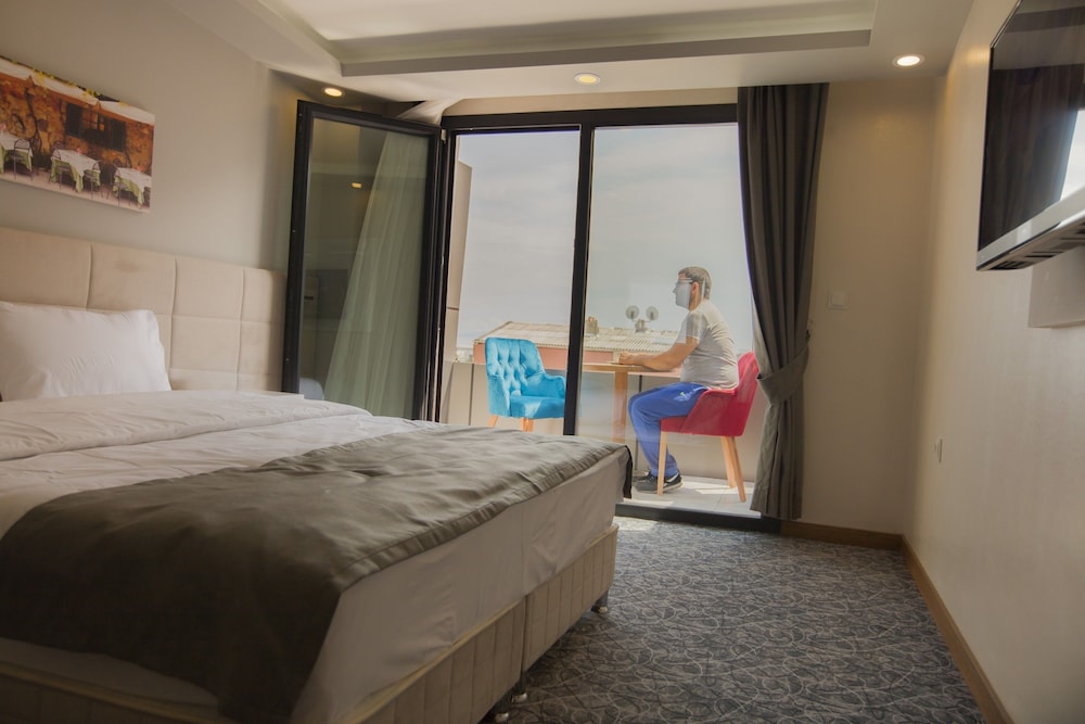 Royal Inci Airport Hotel 10