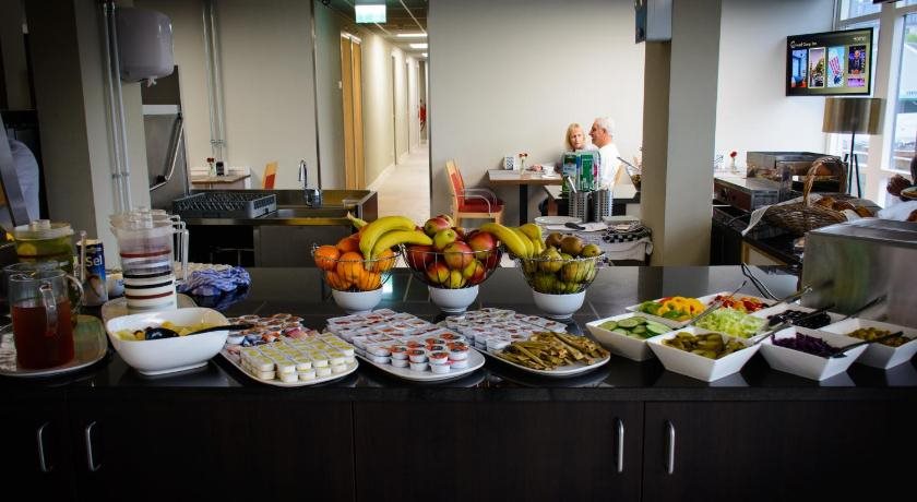 Camp Inn Hotel 18