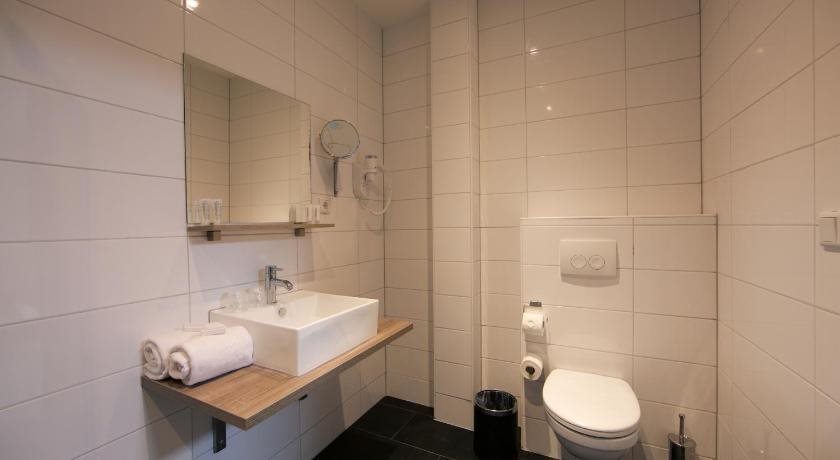 Camp Inn Hotel 24