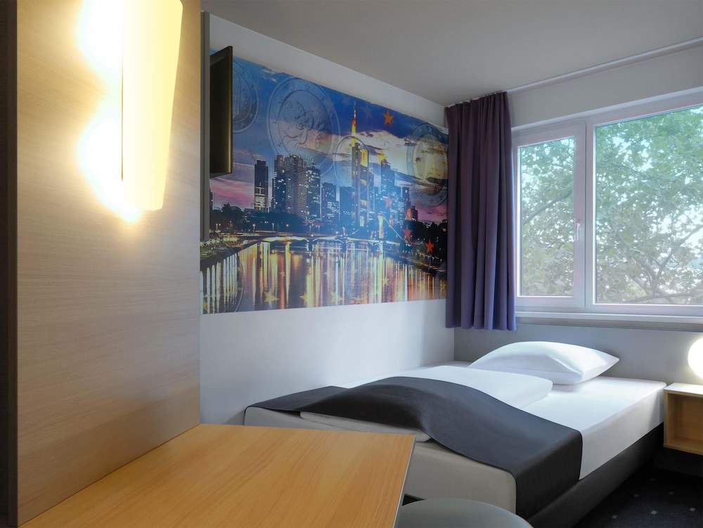 B&B HOTEL Frankfurt City-Ost 8