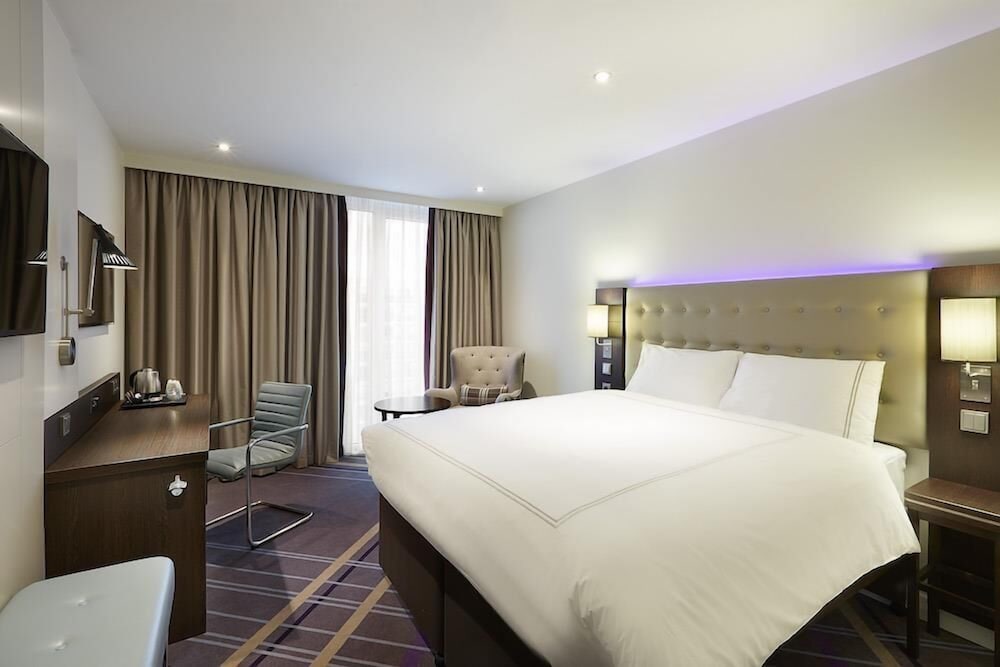 Premier Inn Frankfurt Messe Hotel 5