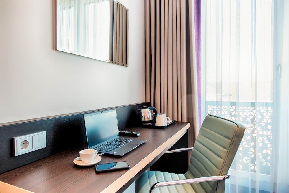 Premier Inn Frankfurt Messe Hotel 6